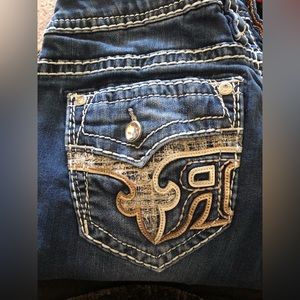 Rock Revivals “Sundee” straight leg jeans